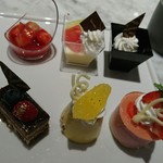 ブッフェアンドカフェ スロープサイドダイナー ザクロ - 