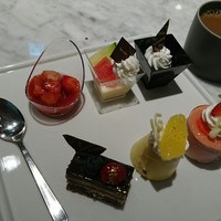 ブッフェアンドカフェ スロープサイドダイナー ザクロ - 