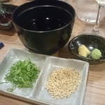 旬彩坐 立山 - ざるうどんの麺つゆと薬味