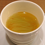 レンゲ - チシャトウと金華ハムのコンソメ