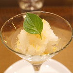 レンゲ - バジルのソルベ　佐渡産 青イチジクで