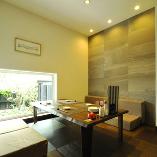 ゆったり寛いで頂けるお座敷席です。