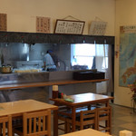 宮武うどん - 厨房内は何だか忙しそう