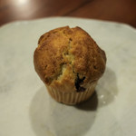 SANA - 「ストロベリーマフィン」（150円）。ちっこいのにスゴイやつ！