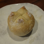 SANA - 「チーズバンズ」（120円）。