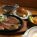 ステーキハウス 武蔵野 - ランチ鉄板焼¥840