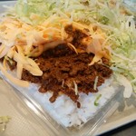 キングタコス 金武本店 - しっかり味が付いた挽肉。