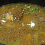 広東料理 吉兆 - 醤油系のあま～い香りの中に、ほんのり浅利の風味が。