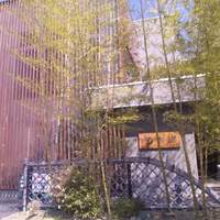 紗羅餐 本店 - 奥まった入り口