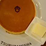 ホットケーキ つるばみ舎 - ホットケーキ一枚。美味しい。さくり。ふわり。甘くていい香り。バターだけで十分な美味しさです。お腹減ってたら４枚くらい食べられそう。