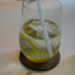 キュイジーヌ[s] ミッシェル・トロワグロ - キウイフルーツとローズマリー