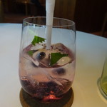 キュイジーヌ[s] ミッシェル・トロワグロ - ブルーベリーとシソ　