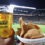 阪神甲子園球場 - ビール＆スパイシーえびせん