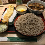 味奈登庵 - ベツモリビンボー！  
      肉南蛮そば 大盛り 別盛り＋穴子天ぷら＋玉子♡