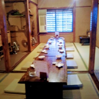 2階は古民家風の落ち着ける空間です。10名様～貸切OKです！