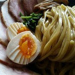 らーめんや煌 - 玉子は飾り包丁