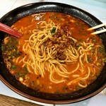 ラーメン丸仙 - 糸唐辛子、ひき肉が麺とよく合ってますよ^ ^