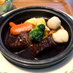 カフェ ブラヴォー - 野菜と牛肉の赤ワイン煮