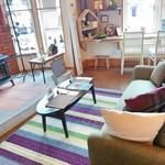 SUMiカフェ Ｒ.flow - 靴を脱いでソファー席/カインター席　2017/08