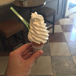 ジェラテリア アクオリーナ - 羊のリコッタのジェラートソフト（700円）税込