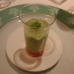 そら豆のムースと手長海老のカクテル