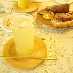 ももぐさカフェ - 飲み物とパン。