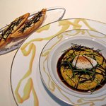 ロオジエ - 黒トリュフ風味のスクランブルエッグ　シャンピニオンのデュクセルとパルメザンチーズのムース