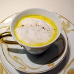 ロオジエ - 温かいかぼちゃのスープ　カプチーノ仕立て　カフェとカルダモンの香り