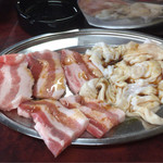鈴見焼肉 - シロ、豚バラ