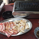 鈴見焼肉 - シロ、豚バラ