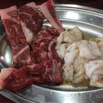 鈴見焼肉 - シロ、牛バラ