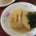 鈴見焼肉 - たけのことワカメの煮物 サービス