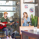 BLUE BUTCHER - まあ昼間っから生演奏なんかしてるしね。。シンディローパーのTime After Timeとか歌ってた。なついけど香港の物価高過ぎトラウマｗ