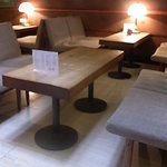 城の眼 - 椅子・テーブルも特注か・・。