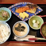 麦とろご飯と焼き魚 1200円
