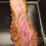 とんかつひなた - 食べ比べ：らんぷ　ひれに若干脂を足したような食感　肉が締まっているのに柔らかい