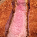 とんかつひなた - リブロースのアップ　肉汁たっぷりで大脳皮質がお喜び