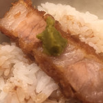 とんかつひなた - ソースカツ丼のアップ　ご飯にソースが染みて・・・絶句