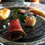 ブラン・ドゥ・ブラン - オードブル。ローストビーフ、キッシュ（特に良い）、鰻、舌平目、しめ鯖。