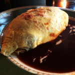 ブラン・ドゥ・ブラン - オムライス。ふんわり、しっとり。湯気立つデミグラスがたっぷり。