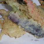 大越 - 天ぷらの盛り合わせです。たぶん５００円でした。