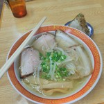 中華そば波 - チャーシュー麺とおにぎり