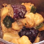 ベンガル料理プージャー - ターラ+パスモティ・ライス+ダル 1300円 のトルカリ(シャガイモとカボチャの香辛料煮込み)