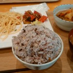 ごちそうキッチン 畑のはる - 雑穀米を仏さん盛りで