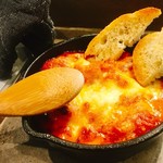 野毛 なおじ - 元祖フライパン料理
            大山鶏のトマトチーズ