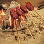 柳家 - 囲炉裏で焼かれる鹿のヒレ肉