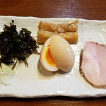 貪瞋癡 - 氷見産煮干しラーメン  別皿トッピング