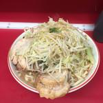 ラーメン二郎 - ラーメン豚5枚（ニンニク、ヤサイ、カラメ）830円