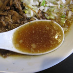 音麺酒家 楽々 - 肉煮干らーめん/スープ