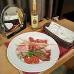 HOTEL SUNROUTE - [料理] ハム盛り合わせ & 白ワイン セット全景♪ｗ ①